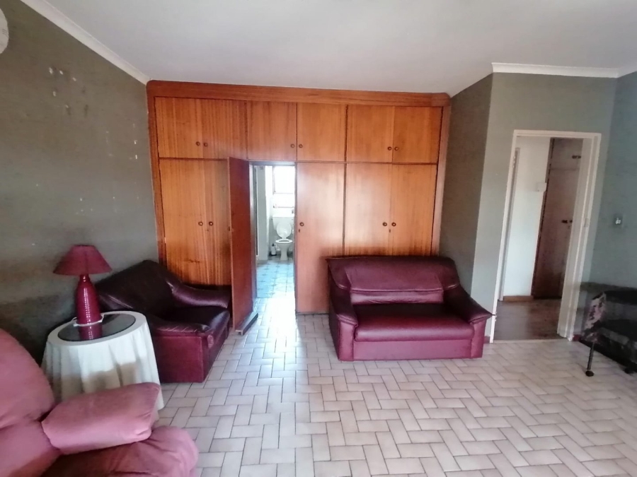 6 Bedroom Property for Sale in Eikendal Western Cape